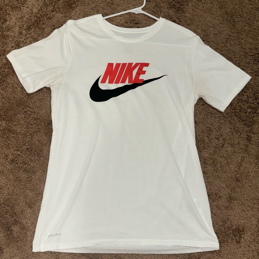 NIKE MENS TSHIRT